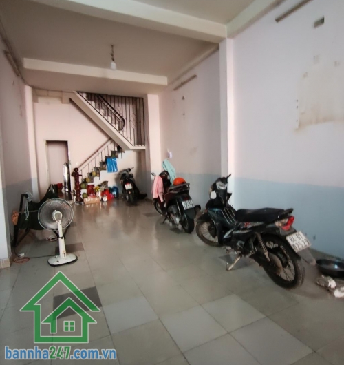 CHỈ 10 TỶ – MẶT TIỀN HẺM NHỰA 12M - THÔNG – ĐẸP NHẤT LÊ VĂN QUỚI – XE TẢI VÀO TẬN NHÀ – 100M² Diện tích: 100m² (4.2 x 25) – vuông vức, cực đẹp. 