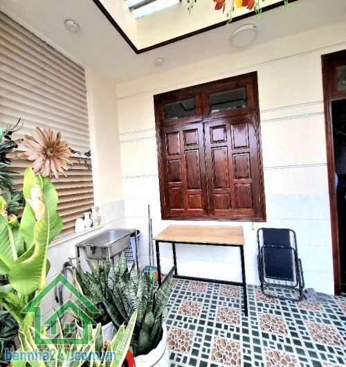 CHỈ 8.6 TỶ – HẺM 10M THÔNG – HƯƠNG LỘ 2 – NHÀ 4 TẦNG BTCT – DT: 80M² – 4PN - 4WC - NỘI THẤT GỖ CAO CẤP Vị trí: Gần Hương Lộ 2, trung tâm Bình Tân – hẻm xe hơi rộng 8m.