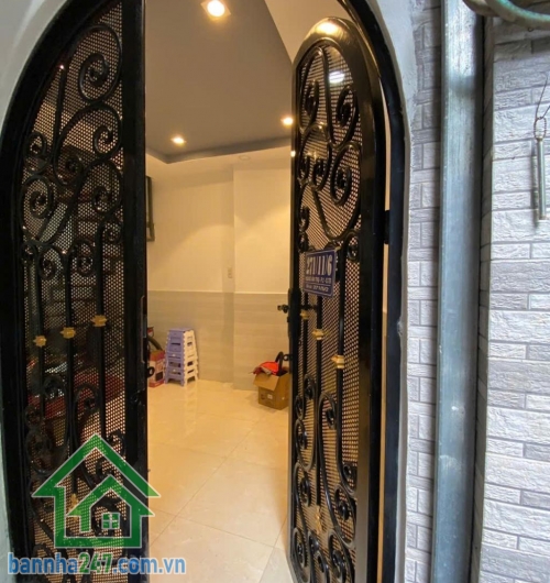 CHỈ 2,95 TỶ – NHÀ 2 TẦNG, 3PN – NGAY CÔNG VIÊN HOÀNG VĂN THỤ – SÁT SÂN BAY DT: 22m² (3x7m), kết cấu 1 trệt 1 lửng, 3PN, 1WC Hẻm trước nhà 3m, thông thoáng.