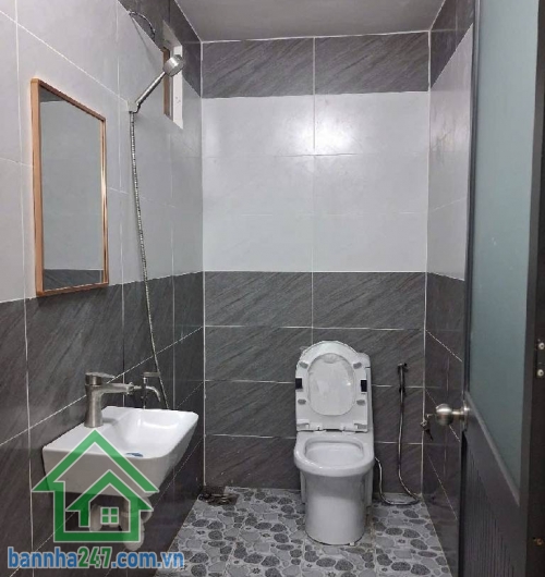 Chỉ 4.95 tỷ. Bán gấp nhà Bình Long, Phú Thạnh, Tân Phú - DT: 48m² (4x12)m 2 tầng – 3PN, 2WC.  Diện tích: 48m² (4 x 12m), vuông vức. Kết cấu: 1 trệt, 1 lầu, có ban công. Nhà còn rất chắc chắn, khách mua về ở ngay. 
