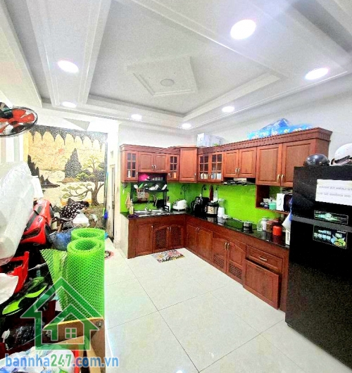 CHỈ 9.9 TỶ – TÂN SƠN NHÌ – HẺM 8M Ô TÔ NGỦ TRONG NHÀ – 60M² – NHÀ 4 TẦNG BTCT – 4PN, 4WC Vị trí: Ngay Tân Sơn Nhì, khu sầm uất, gần BV – trường học – vài phút