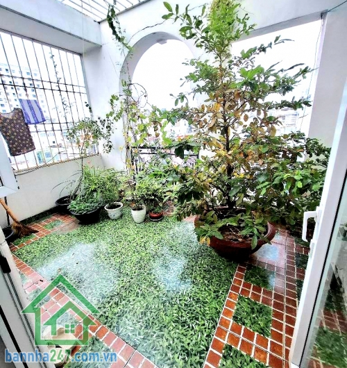 CHỈ 9.9 TỶ – TÂN SƠN NHÌ – HẺM 8M Ô TÔ NGỦ TRONG NHÀ – 60M² – NHÀ 4 TẦNG BTCT – 4PN, 4WC Vị trí: Ngay Tân Sơn Nhì, khu sầm uất, gần BV – trường học – vài phút