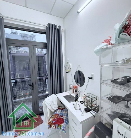 CHỈ 3,65 TỶ – GÓC – DT: 35m² (5×7)m – DTSD 70m² - 2 TẦNG BTCT – GẦN CHỢ TÂN HƯƠNG - 2PN – 2WC Kết cấu: 1 trệt – 1 lầu BTCT, 2PN – 2WC – ban công thoáng. Hẻm 4m lô góc, nhà sáng – thoáng – mát. Gần chợ Tân Hương – trường học – nhà thờ, khu dân cư sầm uất.