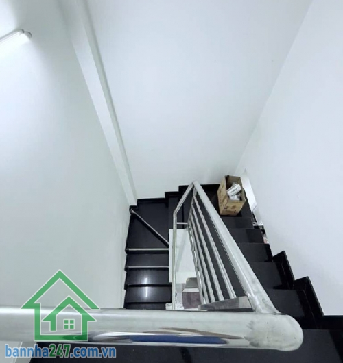 CHỈ 3,65 TỶ – GÓC – DT: 35m² (5×7)m – DTSD 70m² - 2 TẦNG BTCT – GẦN CHỢ TÂN HƯƠNG - 2PN – 2WC Kết cấu: 1 trệt – 1 lầu BTCT, 2PN – 2WC – ban công thoáng. Hẻm 4m lô góc, nhà sáng – thoáng – mát. Gần chợ Tân Hương – trường học – nhà thờ, khu dân cư sầm uất.
