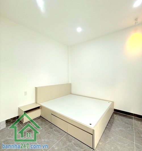 CHỈ 6,7 TỶ - NGAY TRUNG TÂM TÂN PHÚ – TÂN SƠN NHÌ – NHÀ MỚI Ở NGAY - 4 TẦNG – FULL NỘI THẤT – GẦN AEON MALL – 4PN – 3WC Diện tích: 56m² Kết cấu: 1 trệt – 2 lầu – sân thượng trước sau. Công năng: 4PN – 3WC – phòng khách – bếp