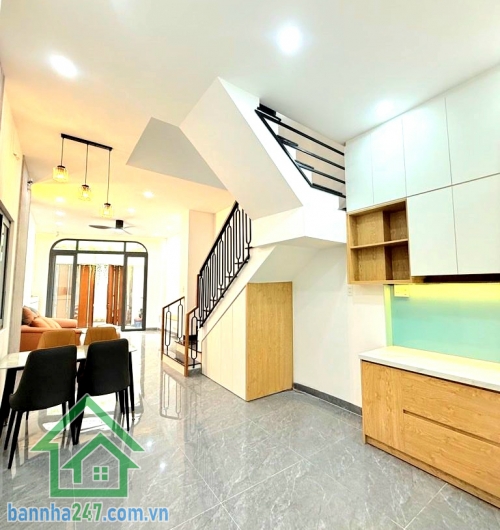 CHỈ 6,7 TỶ - NGAY TRUNG TÂM TÂN PHÚ – TÂN SƠN NHÌ – NHÀ MỚI Ở NGAY - 4 TẦNG – FULL NỘI THẤT – GẦN AEON MALL – 4PN – 3WC Diện tích: 56m² Kết cấu: 1 trệt – 2 lầu – sân thượng trước sau. Công năng: 4PN – 3WC – phòng khách – bếp