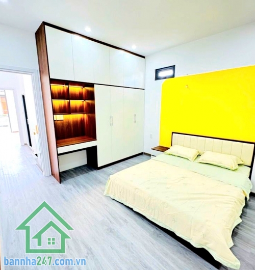 CHỈ 9,9 TỶ – NHÀ MẶT TIỀN VỪA Ở VỪA KINH DOANH -  ÂU CƠ – TÂN BÌNH – NGAY CHỢ BÀ QUẸO – KD ĐA NGÀNH  Diện tích: 62m² (4 x 15m) – nở hậu, sổ vuông đẹp. Kết cấu: 1 trệt + 2 lầu + sân thượng. Công năng: 3PN – 3WC, phòng khách, bếp, phòng thờ riêng. Sân thượn