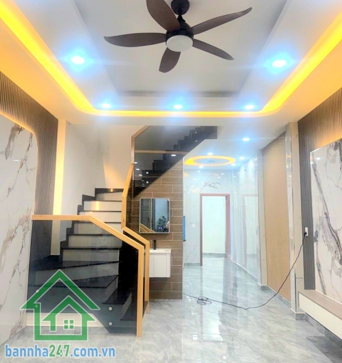 CHỈ 6,85 TỶ – NHÀ MỚI – SÁT MẶT TIỀN – VƯỜN LÀI, TÂN PHÚ - DT 56M² (4x14)M – 2 TẦNG – 3PN – HXH ĐỖ CỬA Thông tin chi tiết: • Diện tích: 56m² – vuông vức • Kết cấu: 1 trệt + 1 lầu, nhà mới đẹp • Công năng: 3PN – 2WC • Có phòng ngủ dưới trệt tiện người lớn 