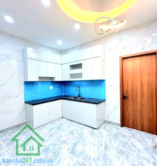 CHỈ 6,85 TỶ – NHÀ MỚI – SÁT MẶT TIỀN – VƯỜN LÀI, TÂN PHÚ - DT 56M² (4x14)M – 2 TẦNG – 3PN – HXH ĐỖ CỬA Thông tin chi tiết: • Diện tích: 56m² – vuông vức • Kết cấu: 1 trệt + 1 lầu, nhà mới đẹp • Công năng: 3PN – 2WC • Có phòng ngủ dưới trệt tiện người lớn 