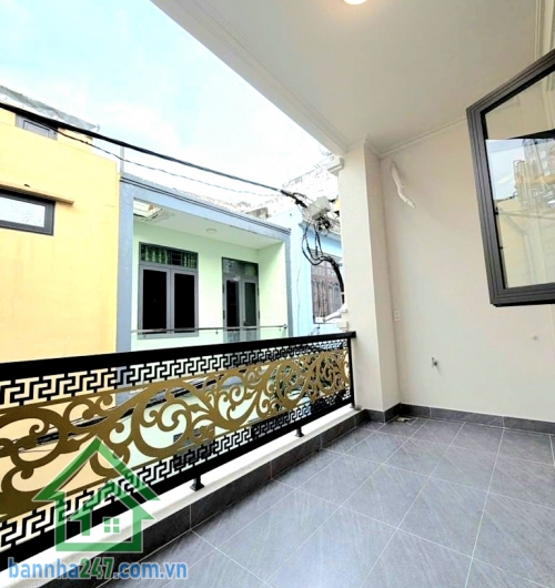 CHỈ 6,85 TỶ – NHÀ MỚI – SÁT MẶT TIỀN – VƯỜN LÀI, TÂN PHÚ - DT 56M² (4x14)M – 2 TẦNG – 3PN – HXH ĐỖ CỬA Thông tin chi tiết: • Diện tích: 56m² – vuông vức • Kết cấu: 1 trệt + 1 lầu, nhà mới đẹp • Công năng: 3PN – 2WC • Có phòng ngủ dưới trệt tiện người lớn 
