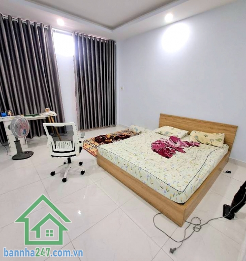 CHỈ 4,9 TỶ – HẺM 3M THÔNG – NHÀ MỚI Ở NGAY – NI SƯ HUỲNH LIÊN, P10 – GIÁP KHU BÀU CÁT – DT 51M² (4,1x13)M Kết cấu: 1 trệt 1 lầu – gồm 3PN, phòng khách, bếp, ban công.