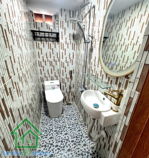 CHỈ 3,55 TỶ – NHÀ MỚI 4 TẦNG BTCT – NGAY MÃ LÒ & TỈNH LỘ 10 – GẦN AEON MALL TÊN LỬA - DT: 28m² - 3PN – 4WC * Diện tích: 28m² (ngang 3.05/3.15m x 9m) * Kết cấu: Nhà đẹp 4 tầng, xây bê tông cốt thép kiên cốt với 3PN master, máy lạnh, nội thất đầy đủ, xá
