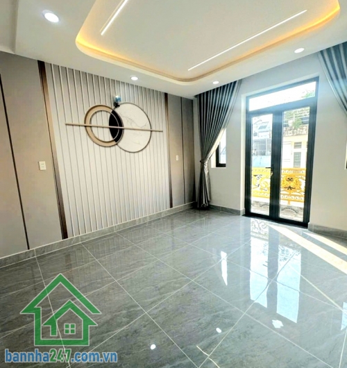 CHỈ 8,8 TỶ - HẺM XE HƠI TRÁNH – NHÀ MỚI ĐẸP – 5 TẦNG BTCT KIÊN CỐ – 1 TRỤC LÊ VĂN QUỚI – KHU ĂN UỐNG SẦM UẤT - 6PN, 6WC. Vị trí: Mặt hẻm xe hơi tránh, 1 trục thẳng.