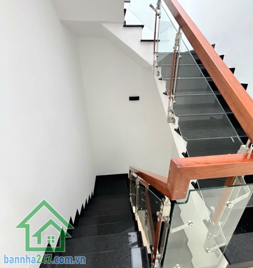 CHỈ 6,6 TỶ – NHÀ MỚI 4 TẦNG – NGAY NGÃ TƯ BỐN XÃ – GIÁP TÂN PHÚ- HẺM XE HƠI 4,5M – XÁCH VALI VÀO Ở NGAY - 4PN - 3WC Diện tích: 48m² (4m x 12m) 