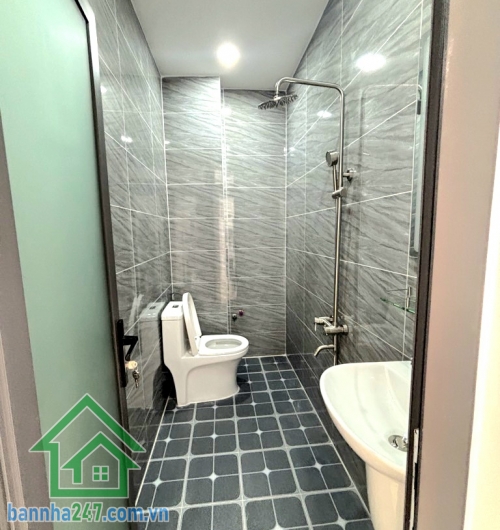 CHỈ 6,6 TỶ – NHÀ MỚI 4 TẦNG – NGAY NGÃ TƯ BỐN XÃ – GIÁP TÂN PHÚ- HẺM XE HƠI 4,5M – XÁCH VALI VÀO Ở NGAY - 4PN - 3WC Diện tích: 48m² (4m x 12m) 