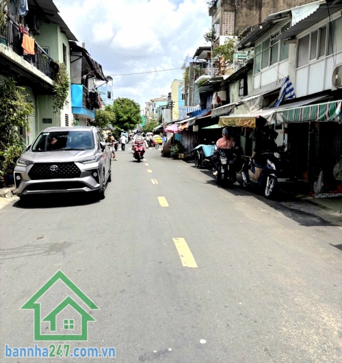 CHỈ 4,3 TỶ - HXH – SÁT MẶT TIỀN – VUÔNG VỨC – KHU ẨM THỰC HÀ TÔN QUYỀN – GIÁP Q5 & Q10 - DT: 30M² (3X10)M - 2 TẦNG Kết cấu: 1 trệt, 1 lửng suốt, nhà sáng sủa – – mát mẻ. Nhà cũ tiện sửa hoặc xây mới theo nhu cầu