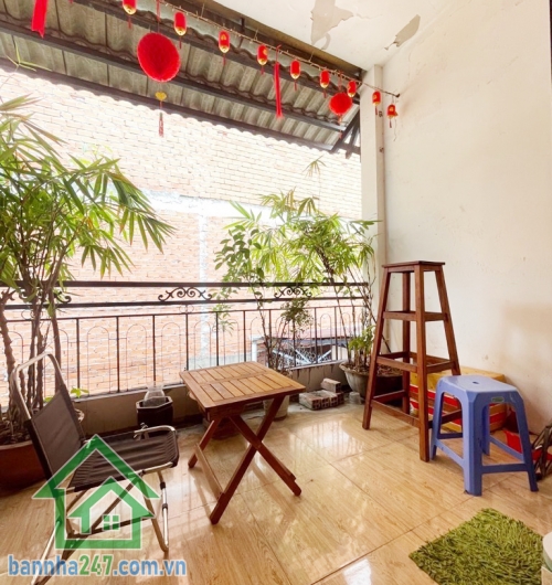 BÁN NHÀ LÔ GÓC – 3 MẶT TIỀN – 3 TẦNG – GIÁ 5,9 TỶ Kết cấu: 1 trệt, 2 lầu, tổng 3PN, 3WC, thiết kế rộng rãi thoáng mát. Hẻm xe hơi thông, thuận tiện kinh doanh.