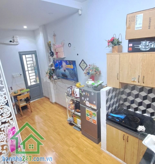 NHÀ 2 TẦNG – TRUNG TÂM TÂN PHÚ – TÂN SƠN NHÌ – CHỈ 2,9 TỶ DT: 24m² (4x6m) Kết cấu: 1 trệt 1 lầu, gồm phòng khách, bếp, phòng ngủ, WC – nhà còn đẹp, dọn vào ở ngay.