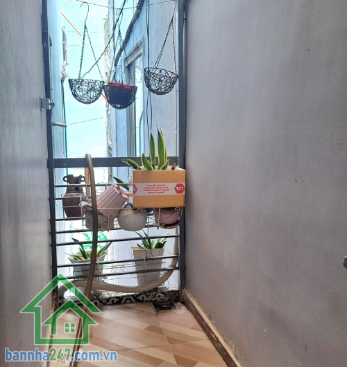 NHÀ 2 TẦNG – TRUNG TÂM TÂN PHÚ – TÂN SƠN NHÌ – CHỈ 2,9 TỶ DT: 24m² (4x6m) Kết cấu: 1 trệt 1 lầu, gồm phòng khách, bếp, phòng ngủ, WC – nhà còn đẹp, dọn vào ở ngay.