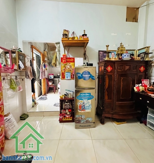 CHỈ 3 TỶ – NHÀ 2 TẦNG TRỊNH ĐÌNH TRỌNG – HẺM BA GÁC, GẦN HẺM XE HƠI * DT: 25m², 1 trệt 1 lầu, gồm 2PN – 2WC – PK – bếp * Hẻm ba gác, cách hẻm xe hơi 50m, cách MT 100m.