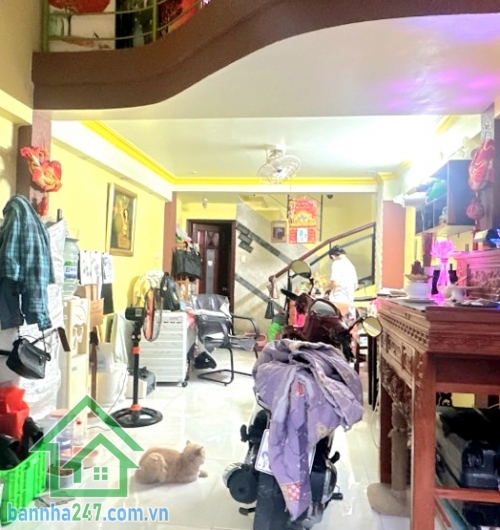 CHỈ 6,95 TỶ – NHÀ 4 TẦNG BTCT – HẺM BA GÁC – QUẬN 10 – VUÔNG NHƯ A4 - 2PN, 3WC DT: 35m² vuông vức (4 tầng BTCT) Kết cấu: 1 trệt, 2 lầu, sân thượng – 2PN, 3WC,