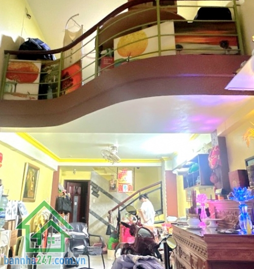 CHỈ 6,95 TỶ – NHÀ 4 TẦNG BTCT – HẺM BA GÁC – QUẬN 10 – VUÔNG NHƯ A4 - 2PN, 3WC DT: 35m² vuông vức (4 tầng BTCT) Kết cấu: 1 trệt, 2 lầu, sân thượng – 2PN, 3WC,