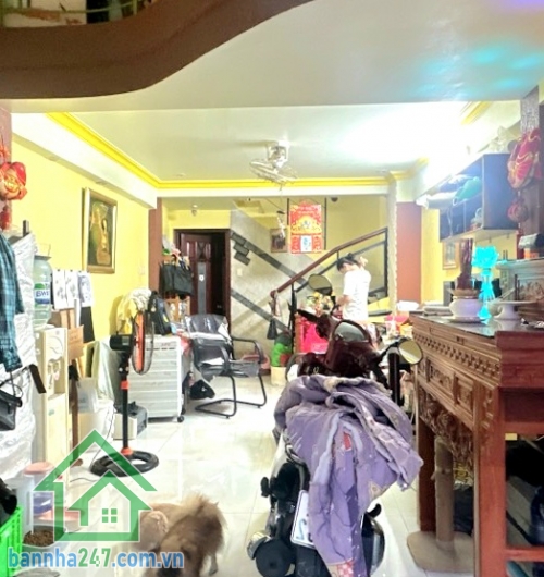 CHỈ 6,95 TỶ – NHÀ 4 TẦNG BTCT – HẺM BA GÁC – QUẬN 10 – VUÔNG NHƯ A4 - 2PN, 3WC DT: 35m² vuông vức (4 tầng BTCT) Kết cấu: 1 trệt, 2 lầu, sân thượng – 2PN, 3WC,