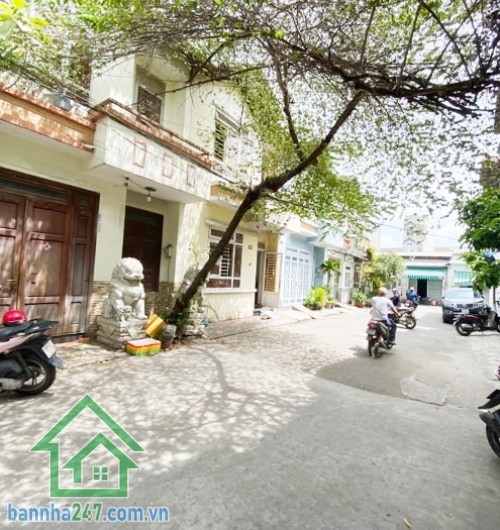 CHỈ 5,3 TỶ - NHÀ ĐẸP – ĐƯỜNG 8M XE HƠI TRÁNH – SÁT AEON TÂN PHÚ – 5.4 x 12m – KHÔNG LỘ GIỚI (Đường Số 6) DT: 5.4 x 12m – Công nhận: 62.3m² – sổ vuông A4, không lộ giới. 