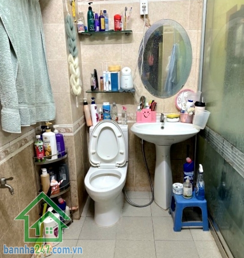 CHỈ 6,95 TỶ – NHÀ 4 TẦNG BTCT – HẺM BA GÁC – QUẬN 10 – VUÔNG NHƯ A4 - 2PN, 3WC DT: 35m² vuông vức (4 tầng BTCT) Kết cấu: 1 trệt, 2 lầu, sân thượng – 2PN, 3WC,
