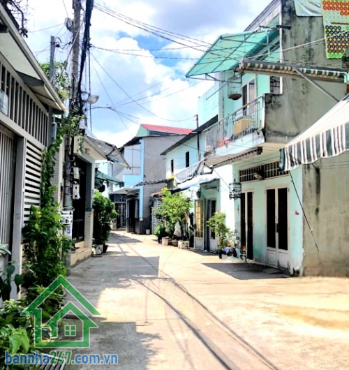 CHỈ 6.8 TỶ – NHÀ 68M² – HẺM 4M – NGAY TRUNG TÂM P. TÂN THÀNH – TÂN PHÚ Diện tích: 3.8 x 18m – nở hậu tài lộc, sổ đẹp Kết cấu: 1 trệt 1 lầu – 2PN, 2WC, sân để xe rông rãi