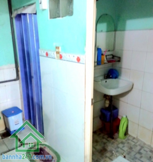 CHỈ 3,9 TỶ – NHÀ 3 TẦNG BTCT – NỞ HẬU TÀI LỘC – CÁCH MẶT TIỀN 3 CĂN – KHU CƯ XÁ BẮC HẢI – AN NINH, DÂN TRÍ CAO Diện tích: 18m² (nở hậu tài lộc) Kết cấu: Trệt + lửng + 1 lầu BTCT, gồm 2PN – 2WC, nhà đẹp ở ngay.