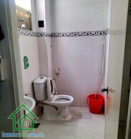 CHỈ 4.55 TỶ (THƯƠNG LƯỢNG) – NHÀ 2 TẦNG BTCT – MẶT TIỀN KINH DOANH ĐƯỜNG NHỰA 5M – GẦN GÒ XOÀI, BÌNH HƯNG HÒA A, Q. BÌNH TÂN Diện tích: 4 x 10m (40m²) Kết cấu: Trệt + 1 lầu đúc thật, gồm 2 phòng ngủ – 2 WC  Đường trước nhà: Nhựa rộng 5m, thông thoáng – x
