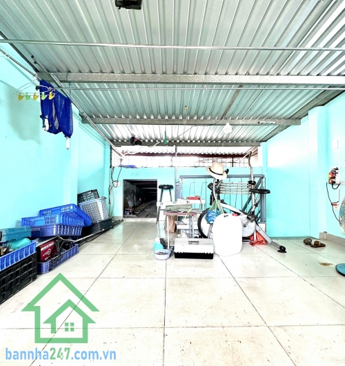 CHỈ 6,5 TỶ – CHIA TÀI SẢN – NHÀ 2 TẦNG MẶT TIỀN ĐƯỜNG NHỰA 5M – TRUNG TÂM TÂN BÌNH – 75M² – 4PN, 3WC – GIÁP QUẬN 10 * Kết cấu: 1 trệt, 1 lầu, sân thượng.