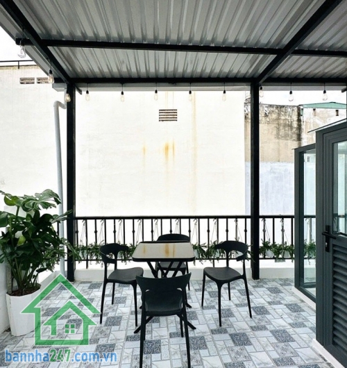 CHỈ 4 TỶ–NHÀ MỚI ĐẸP – HẺM 3M–NGAY CHỢ BÀ CHIỂU–GIÁP QUẬN 1–3 TẦNG BTCT-DT: 20m² (DTSD 60m²)- 2PN – 3WC DT: 20m² (DTSD 60m²) Kết cấu: 3 tầng BTCT + mái tôn, 2PN-3WC