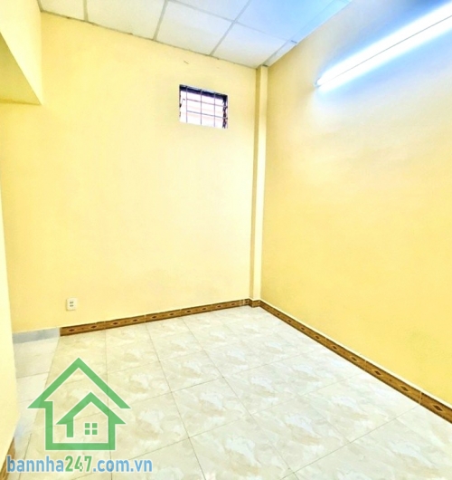 CHỈ 4,1 TỶ – NHÀ ĐẸP GÒ VẤP – HẺM THÔNG THÍCH QUẢNG ĐỨC – GIÁP PHÚ NHUẬN – 2 TẦNG BTCT - 2PN – 2WC DT: 32m² – 1 trệt 1 lầu, 2PN – 2WC Hẻm thông sạch sẽ, dân trí cao.