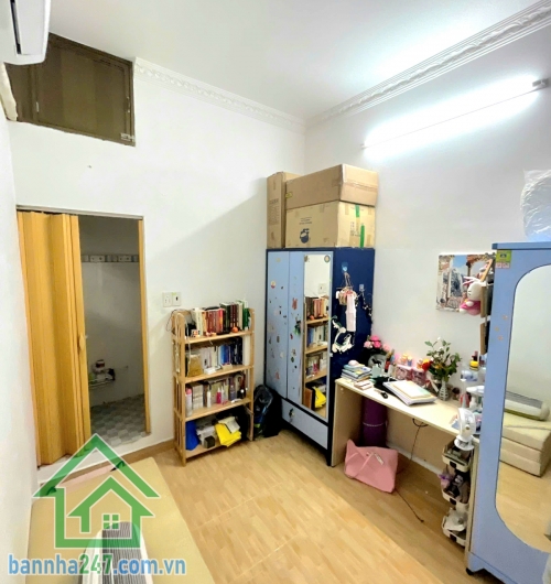 CHỈ 4,2 TỶ – HẺM 5M, CHỈ VÀI CĂN RA HẺM XE TẢI – LŨY BÁN BÍCH – GẦN ĐẦM SEN – 2 TẦNG BTCT – NHÀ MỚI Ở NGAY * DT: 37m² (4,6x9)m – thực tế 5x9m * Kết cấu: Trệt + Lầu