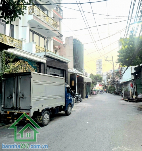 NHỈNH 5 TỶ – HẺM NHỰA 8M KHÔNG LỘ GIỚI – NGAY GÒ XOÀI – DT 64M² (4x16)m – NHÀ 2 TẦNG KIÊN CỐ Kết cấu: Trệt + Lửng, nhà chắc chắn, công năng đầy đủ. - DT: 4 x 16m vuông vức – cực đẹp để tận dụng không gian. Sát chợ Gò Xoài  – thuận tiện kinh doanh nhỏ, buô