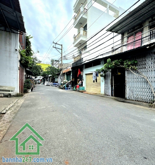 NHỈNH 5 TỶ – HẺM NHỰA 8M KHÔNG LỘ GIỚI – NGAY GÒ XOÀI – DT 64M² (4x16)m – NHÀ 2 TẦNG KIÊN CỐ Kết cấu: Trệt + Lửng, nhà chắc chắn, công năng đầy đủ. - DT: 4 x 16m vuông vức – cực đẹp để tận dụng không gian. Sát chợ Gò Xoài  – thuận tiện kinh doanh nhỏ, buô