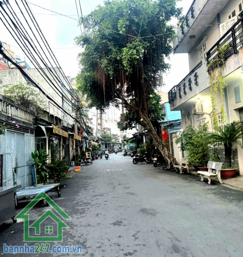 NHỈNH 5 TỶ – HẺM NHỰA 8M KHÔNG LỘ GIỚI – NGAY GÒ XOÀI – DT 64M² (4x16)m – NHÀ 2 TẦNG KIÊN CỐ Kết cấu: Trệt + Lửng, nhà chắc chắn, công năng đầy đủ. - DT: 4 x 16m vuông vức – cực đẹp để tận dụng không gian. Sát chợ Gò Xoài  – thuận tiện kinh doanh nhỏ, buô