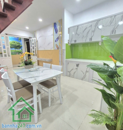 CHỈ 4,35 TỶ – HẺM 5M, CHỈ VÀI CĂN RA HẺM XE TẢI – LŨY BÁN BÍCH – GẦN ĐẦM SEN – 2 TẦNG BTCT – NHÀ MỚI Ở NGAY * DT: 37m² (4,6x9)m – thực tế 5x9m * Trệt + lầu BTCT, 2PN, 3WC, ban công đúc 2m, nhà mới đẹp rộng rãi