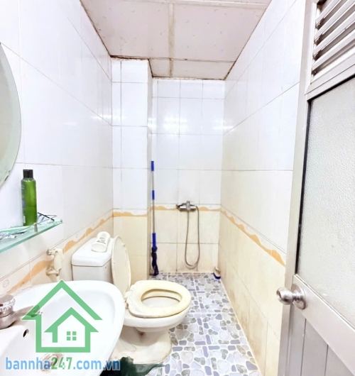 CHỈ 6,9 TỶ – NHÀ 4 TẦNG BTCT – KHU BÀU CÁT * DT: 60m² (4.8 x 13m). * Kết cấu: 1 trệt 3 lầu, tổng 4PN – 3WC. * Hẻm xe hơi, an ninh, yên tĩnh – có cổng rào.