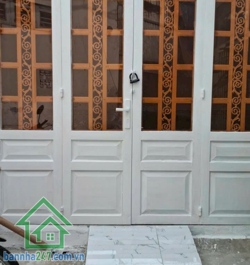 HẺM 3M THÔNG – P15 TÂN BÌNH – GẦN PHẠM VĂN BẠCH – CHỈ 4,35 TỶ Diện tích: 3.2 x 18m, DTSD 68m2. Kết cấu 2 tầng gồm 3PN, 2WC, phòng khách, bếp. Vị trí đẹp. 