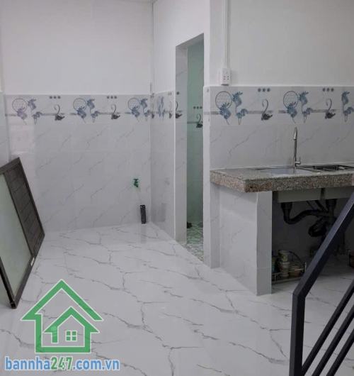 HẺM 3M THÔNG – P15 TÂN BÌNH – GẦN PHẠM VĂN BẠCH – CHỈ 4,35 TỶ Diện tích: 3.2 x 18m, DTSD 68m2. Kết cấu 2 tầng gồm 3PN, 2WC, phòng khách, bếp. Vị trí đẹp. 