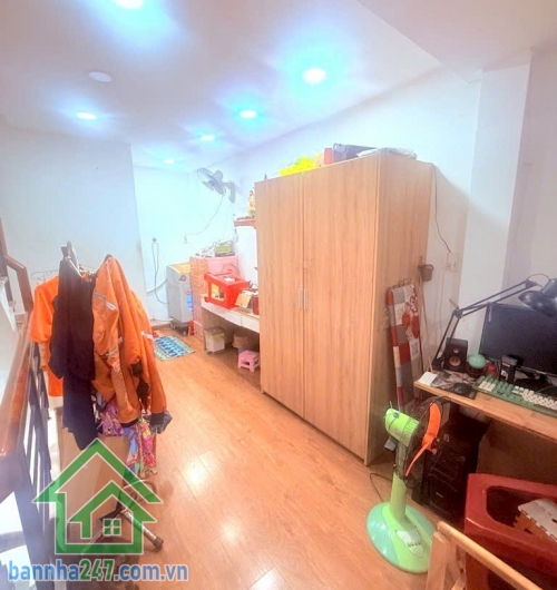 CHỈ 4,5 TỶ – NHÀ HXH DÂN TỘC, TÂN PHÚ – 3 TẦNG ĐẸP Ở NGAY  DT: 3.3 x 9m (30m² CN đủ)   Kết cấu: 1 trệt 2 lầu – 2 phòng ngủ, 2WC, nhà mới kiên cố. Vị trí đẹp.