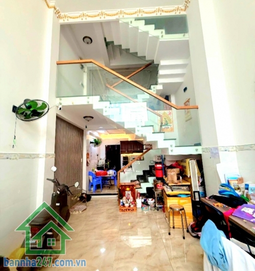 CHỈ 6,5 TỶ – KỀ AEON MALL TÂN PHÚ – NHÀ 5 TẦNG – HX TẢI 6M – 58M² 4PN – 4WC – Hoàn công đủ – Sổ đẹp – Hướng Đông Diện tích: 4 × 14.5m (58m²). Kết cấu: 1 trệt – 1 lửng – 3 lầu – sân thượng trước/sau BTCT. Công năng: 4PN – 4WC, nhà như mới, dọn vào ở ngay. 