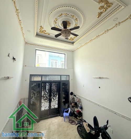 CHỈ 6,5 TỶ – KỀ AEON MALL TÂN PHÚ – NHÀ 5 TẦNG – HX TẢI 6M – 58M² 4PN – 4WC – Hoàn công đủ – Sổ đẹp – Hướng Đông Diện tích: 4 × 14.5m (58m²). Kết cấu: 1 trệt – 1 lửng – 3 lầu – sân thượng trước/sau BTCT. Công năng: 4PN – 4WC, nhà như mới, dọn vào ở ngay. 
