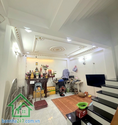 CHỈ 6,5 TỶ – KỀ AEON MALL TÂN PHÚ – NHÀ 5 TẦNG – HX TẢI 6M – 58M² 4PN – 4WC – Hoàn công đủ – Sổ đẹp – Hướng Đông Diện tích: 4 × 14.5m (58m²). Kết cấu: 1 trệt – 1 lửng – 3 lầu – sân thượng trước/sau BTCT. Công năng: 4PN – 4WC, nhà như mới, dọn vào ở ngay. 