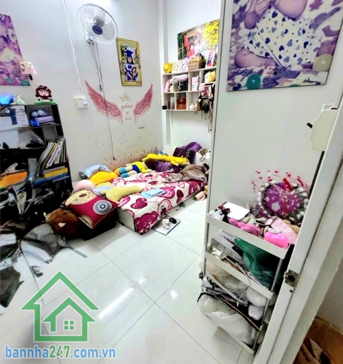 CHỈ 4,4 TỶ - NHÀ ĐẸP HẺM THÔNG – DỌN VÀO Ở NGAY - KỀ LÊ THÚC HOẠCH – CHỢ BÌNH LONG – NGÃ TƯ BỐN XÃ – GIÁP TÂN PHÚ - 2 PN - 2 WC Diện tích: 4m x 9m (36m²)
