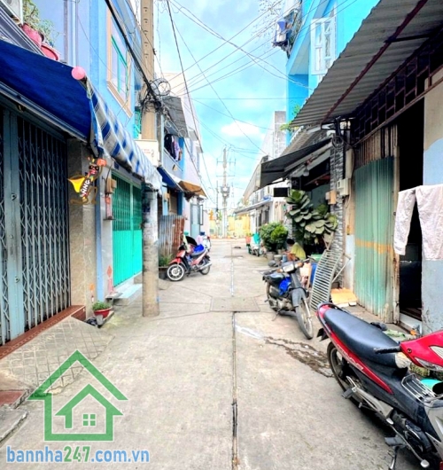 CHỈ 3,9 TỶ – GIÁP TÊN LỬA – HẺM 5M – NGAY CHIẾN LƯỢC – SÁT MẶT TIỀN – NHÀ C4 TIỆN XÂY MỚI – 40m² – SỔ ĐẸP Nhà cấp 4, xác định bán đất – quá phù hợp xây mới