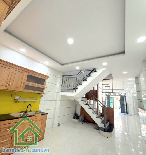 CHỈ 4,85 TỶ – MTKD RỘNG ĐƯỜNG 10 XE TẢI TRÁNH – 2 TẦNG ĐẸP – NGAY GÒ XOÀI – LÊ VĂN QUỚI  DT: 54m² – sổ đẹp, hoàn công đầy đủ  Kết cấu: 1 trệt 1 lầu – 2PN – 3WC